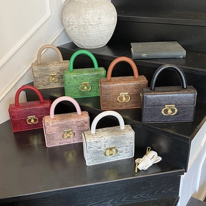 Piccola borsa a scatola quadrata chic con motivo a lucertola e fibbia in oro colori