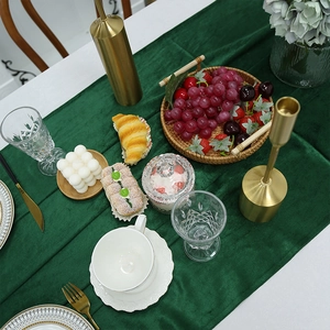 Nordic minimalist dark green velvet table runner for elegant dining table decoration