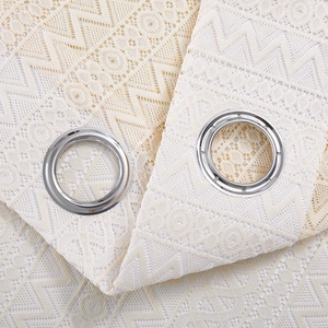 Rideau en dentelle de lin blanc crème wabi-sabi avec motifs géométriques et œillets argentés