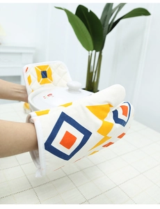 Thickened Nordic style oven mitt and pot holder set with colorful geometric pattern