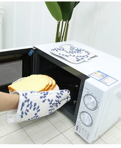 Thickened oven mitt and pot holder set with blue leaf pattern for microwave heat protection