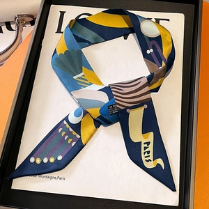 Eleganter dunkelblauer Twilly Schal mit geometrischem Muster und Paris-Logo für Taschen