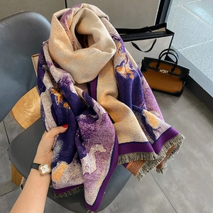 Sciarpa spessa in cashmere con motivo astratto di pittura a olio e frange eleganti