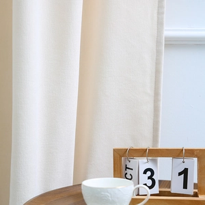 Moderne cremeweiße Verdunkelungsvorhänge mit Leinentextur für das Wohnzimmer