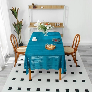 Pfauenblaue, hohle Spitzentischdecke in Rechteckform mit feiner Netzstruktur und Design