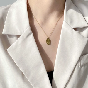 Collier À Pendentif Gravé De Fleurs En Acier Au Titane Pour Femmes Douce Oeillet Marguerite Floral Rétro Bijoux Minimalistes