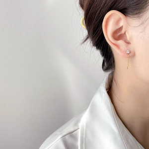 Elegant gold drop earrings with black zircon stones and delicate long hanging chains