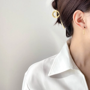 Minimalist gold chain earrings with black zircon and circular metal hair clip set