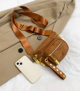 Braune Satteltasche mit Schlangenmuster, breitem Nylonriemen und Reißverschlüssen