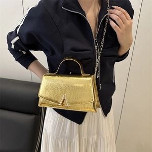 Stylish golden crocodile pattern crossbody bag with chic chain strap and metal clasp