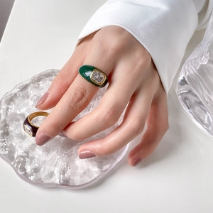 Mobius enamel ring with square zircon in vintage green and red minimalist style