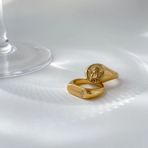 Vintage Angel Cupid Relief Signet Ring For Women Stainless Steel Gold Daisy Flower Carving Fashion Jewelry Accessory