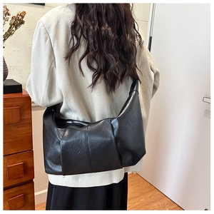 Detailed view of black retro soft leather hobo bag with vintage texture and large capacity