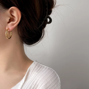 Minimalist 18K gold plated hoop earrings with tassel chain design on female model