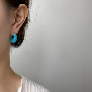 Boucles d'oreilles créoles torsadées bleu clair style vintage français pour femmes