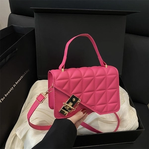 Quilted PU Leather Handbag For Women With Gold Metal Lock Trendy Rhombus Crossbody Shoulder Bag Versatile