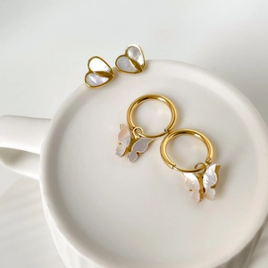 Orecchini A Farfalla E Cuore Acciaio Al Titanio Con Intarsio In Madreperla Gioielli Minimalisti Eleganti Per Donna