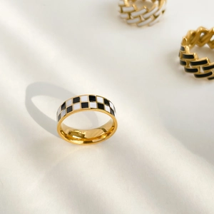 Minimalist 18K gold plated checkered enamel ring with hollow chain link design