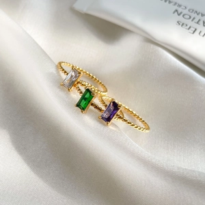 Bague En Acier Titane Anneau Torsadé Pierre Zircone Rectangulaire Style Français Rétro Bijoux Élégants Femmes