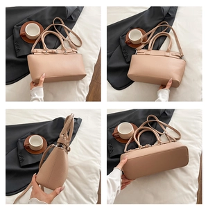 Detailoverzicht van beige tas met litchi-textuur, verstelbare riem en verschillende aanzichten