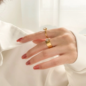 Elegant gold-plated titanium ring set with large oval zircon and pavé accents for women
