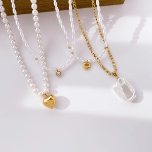 Collier Pendentif Cœur Künstliche Perle Acier Titane Élégant Baroque Künstliche Perles Strass Chaîne De Clavicule Pour Femmes Bijoux Rétro