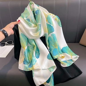 Écharpe En Satin Artificielle Imprimé Feuilles De Ginkgo Châle Long Élégant Léger En Satin Pour Femmes