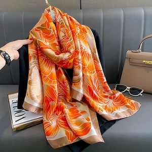 Écharpe En Satin Artificielle À Grand Imprimé Floral Pour Femmes Châle En Satin Élégant Pour Voyage Protection Solaire