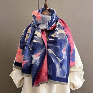 Écharpe vintage en cachemire bleu marine avec motif jacquard floral et franges