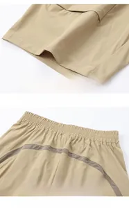 Dettaglio dei pantaloncini kaki uomo con rete traspirante e design della gamba ampia