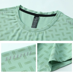 Men's mint green quick-dry sports t-shirt with digital print and reflective shoulder detail