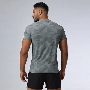 T-shirt de sport gris pour hommes avec motif camouflage et short de fitness noir