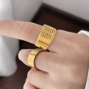 Exaggerated gold Fu character ring and floral textured ring for women and men