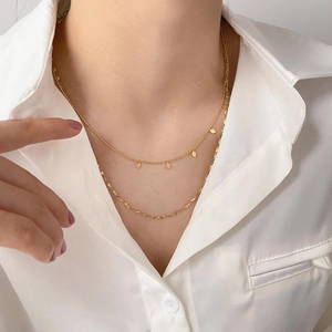 Minimalist gold-plated double-layer necklace with rhombic charms and twisted chain detail