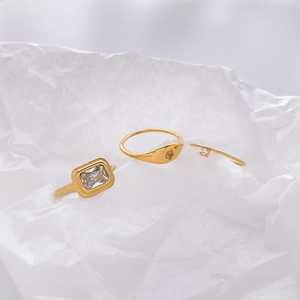 Bague Carrée en Acier Titane Plaqué Or 18K Vintage Français Zircone Taille Émeraude Étoile Incrustée Bague Minimaliste Femme