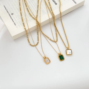 Lagenhalskette Titanstahl Vergoldet Quadratischer Malachit Perlmutt Anhänger Vintage Stil Damen Schlüsselbeinkette