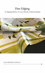 Detalle macro de costuras de calidad y seda suave en un pañuelo con estampado floral