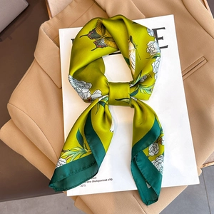 Foulard Quadrato Da Donna Stampa Fiori Farfalle Imitazione Raso Raso Sciarpa Elegante Fascia Per Capelli Autunno Inverno