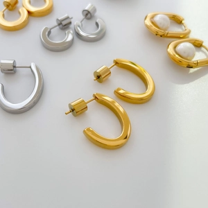 Polished geometric C-shape and U-shape earrings set with glossy white pearls