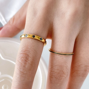 Gold-plated titanium steel rings set with emerald green stones and pavé accents
