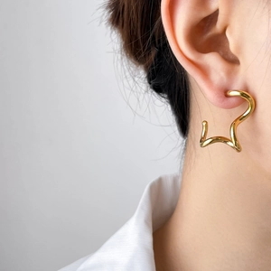 Polished gold irregular star-shaped earrings featuring a sleek minimalist geometric design