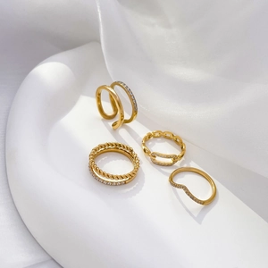 Bagues En Acier Titane Plaqué Or 18K Zircone Cubique Creux Double Couche Torsion Maillon De Chaîne Forme V Bijoux Pour Femmes