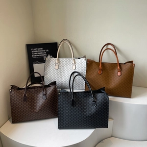Retro large-capacity tote bags with stylish M-letter patterns in four different colors
