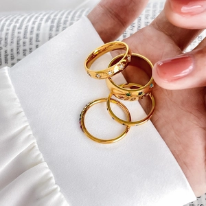 Gold ring set with colorful stones and star engraving for a luxury lifestyle look