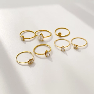 Lot de six bagues minimalistes plaquées or 18 carats avec zircons gouttes et marquise