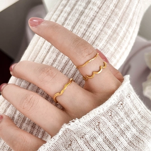 Three-piece gold wave rings set with minimalist textured design for women's daily wear