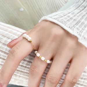 Freshwater pearl ring set in 18K gold plated titanium steel with beaded design