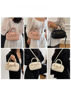 Collage de sacs polochons tissés en rose, noir et beige portés par un mannequin