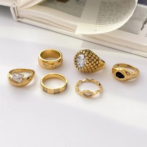 Lot de 6 bagues en acier titane plaqué or 18 carats avec zircon et gemmes noires