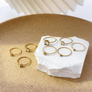 Set of 18K gold-plated twisted rings with four-claw zircon inlay on artistic white stone